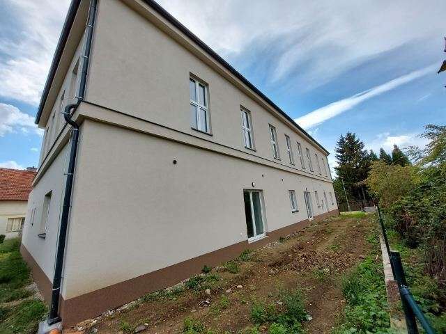 SOB03 Nový byt 2+kk 58m2  se zahrádkou a parkováním v obci Soběchleby