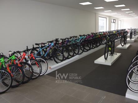Hlavní prostor | Pronájem - obchodní prostor, 400 m²