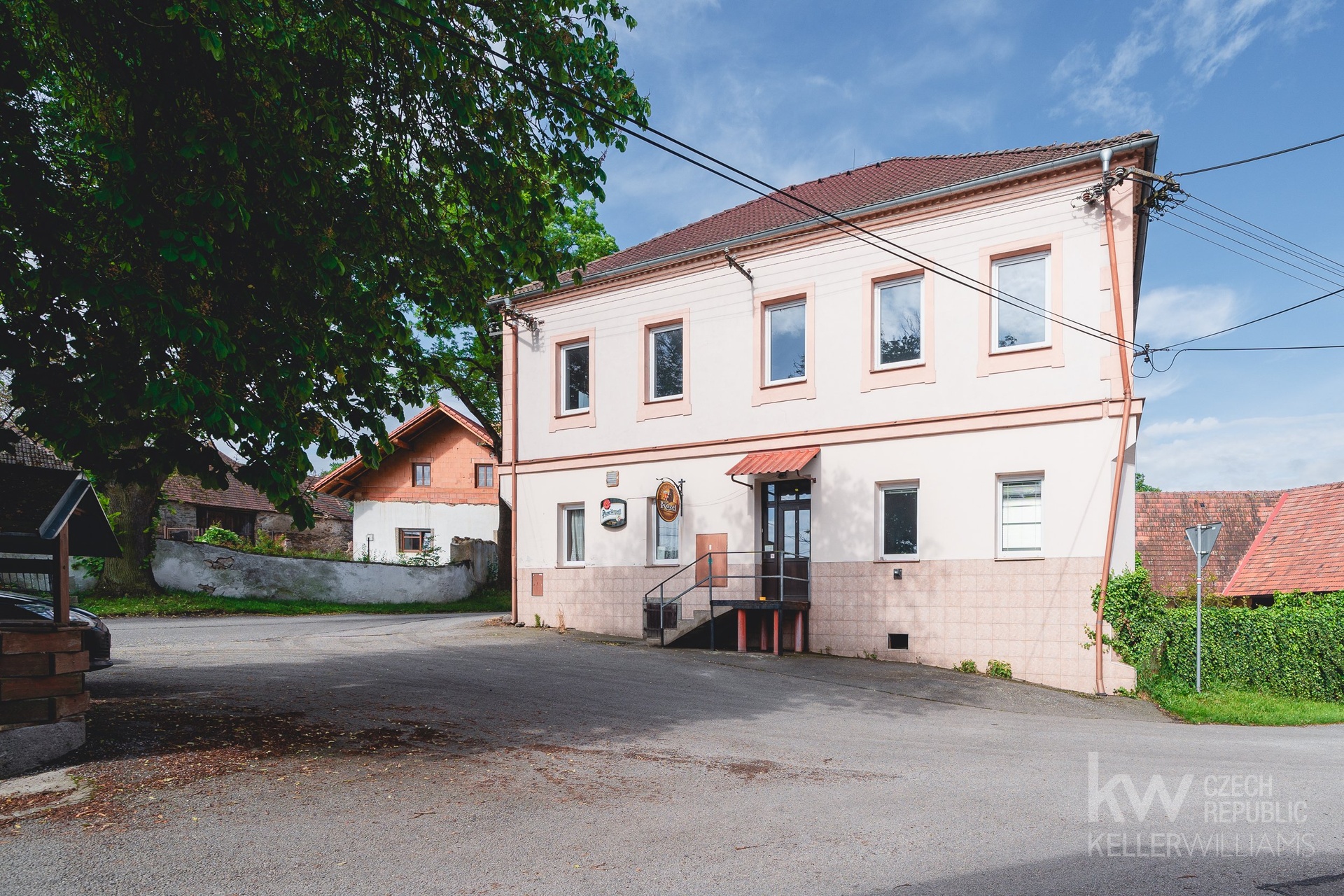Prodej domu k podnikání i k bydlení, 900 m2 - Zálezly