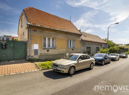Pohled z ulice Prunéřovská | Prodej - dům/vila, 51 m²