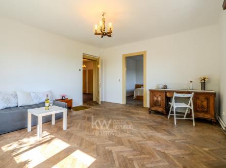 Samostatná část rodinného domu se zahradou, garáží a podkrovím v klidné části Radotína - Vrzáková &  | Prodej - dům/vila, 103 m²