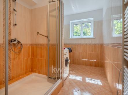 Samostatná část rodinného domu se zahradou, garáží a podkrovím v klidné části Radotína - Vrzáková &  | Prodej - dům/vila, 103 m²