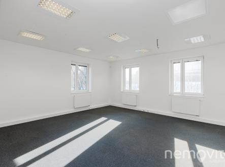 Pronájem - kanceláře, 347 m²