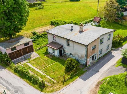 pohled na dům_přední zahrada | Prodej - dům/vila, 180 m²