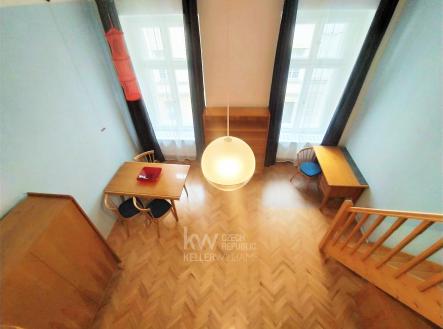 Pokoj - výhled z patra | Pronájem bytu, 1+1, 36 m²