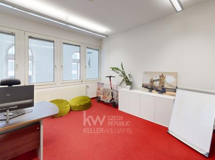 Pronájem - kanceláře, 196 m²