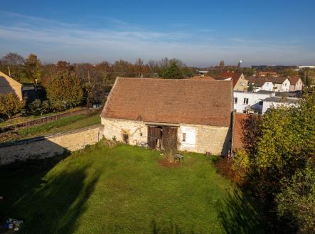 Stodola se zahradou SZ pohled | Prodej - zemědělský objekt, 1 110 m²