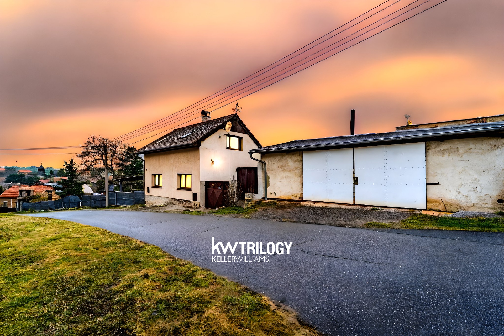 DPROJEKTYRodinny-dum-Prelic-(31) - Day To Dusk - Golden - 0