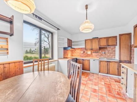 kuchyň v hlavním bytě | Prodej - dům/vila, 679 m²