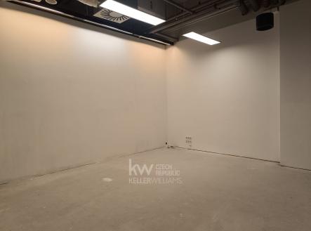 Pohled od vstupu | Pronájem - obchodní prostor, 36 m²