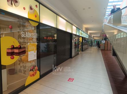 Pohled z pasáže | Pronájem - obchodní prostor, 36 m²