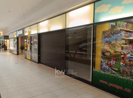 Pohled z pasáže | Pronájem - obchodní prostor, 36 m²