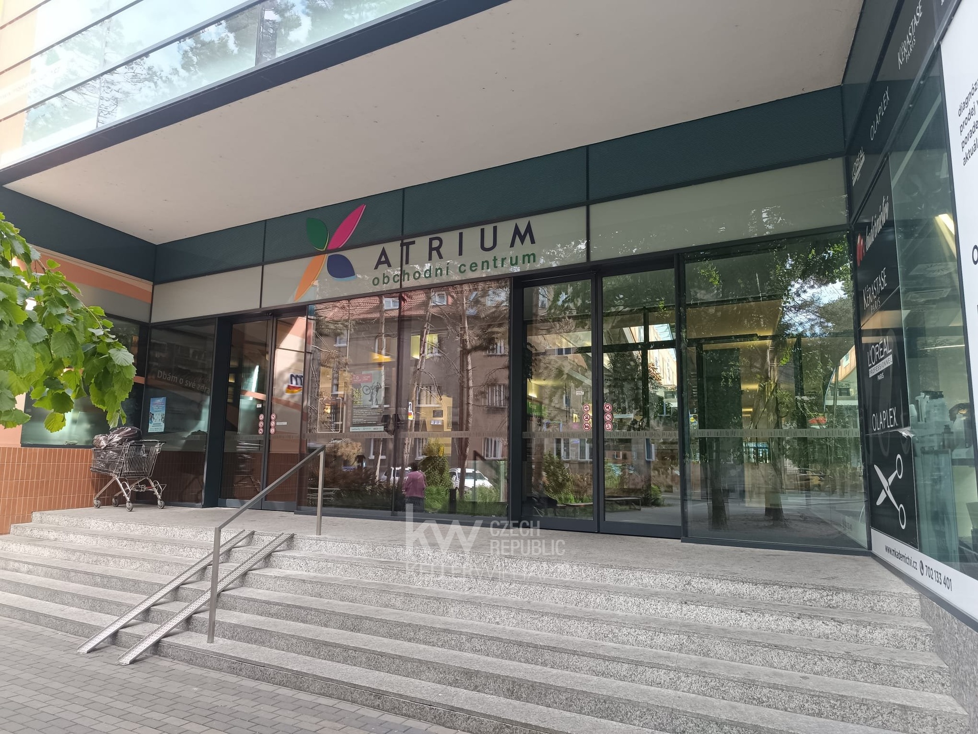 Pronájem obchodní prostory, 55 m2 - Hradec Králové - Obchodní centrum