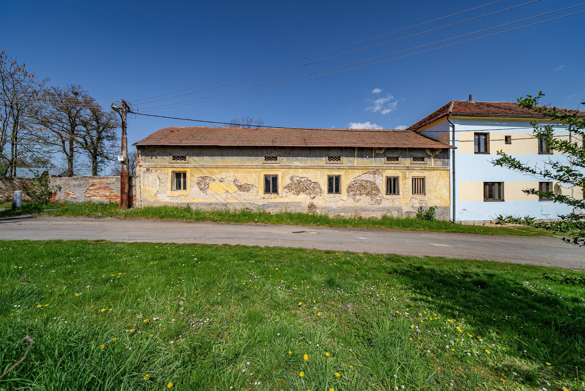 Dům s projektem pro kreativní a komerční využití v srdci Chotouně, okr. Kolín