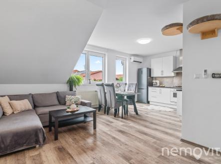 Obývací pokoj #prodej #byt #nehvizdy @nemovito | Prodej bytu, 2+kk, 66 m²