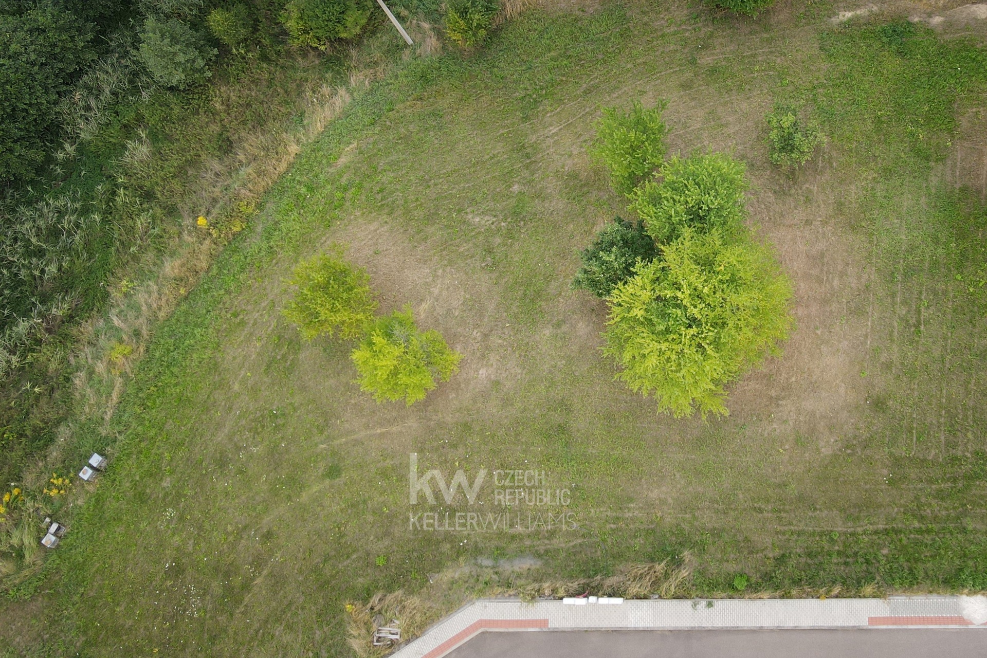 Pohled ze shora na pozemek