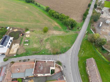 Pohled z ulice Spojovací | Prodej - pozemek pro bydlení, 940 m²