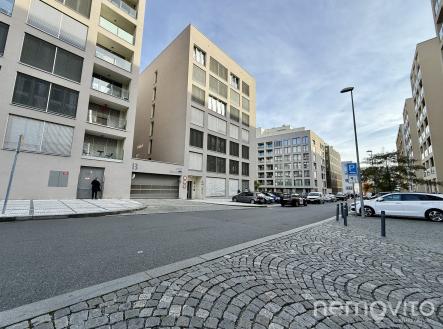 #prodej #garážové stání #garáž #praha 8 #Karlín @nemovito @renemuska | Prodej - malý objekt/garáž