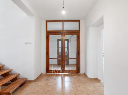 Vstupní chodba/ Entrance hall | Prodej - dům/vila, 234 m²