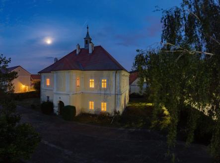 Hlízov_99 | Prodej - historický objekt, 1 896 m²