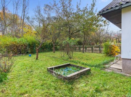 Pohled na pozemek před chatou | Prodej - pozemek pro bydlení, 261 m²