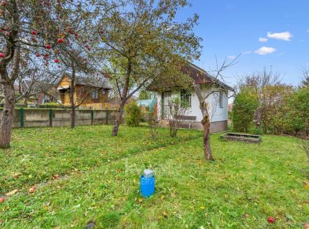 Pohled na chatu 1 | Prodej - pozemek pro bydlení, 261 m²