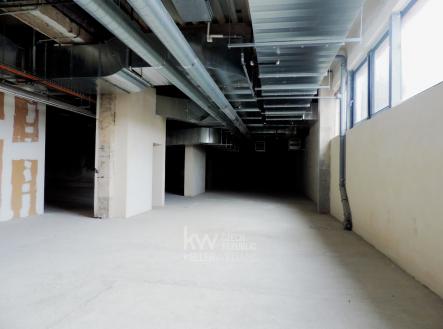 DSCN0714 | Pronájem - obchodní prostor, 326 m²