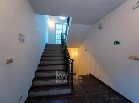 Obrázek Kabáty - schodiště - chodba 2 | Prodej bytu, 1+kk, 34 m²