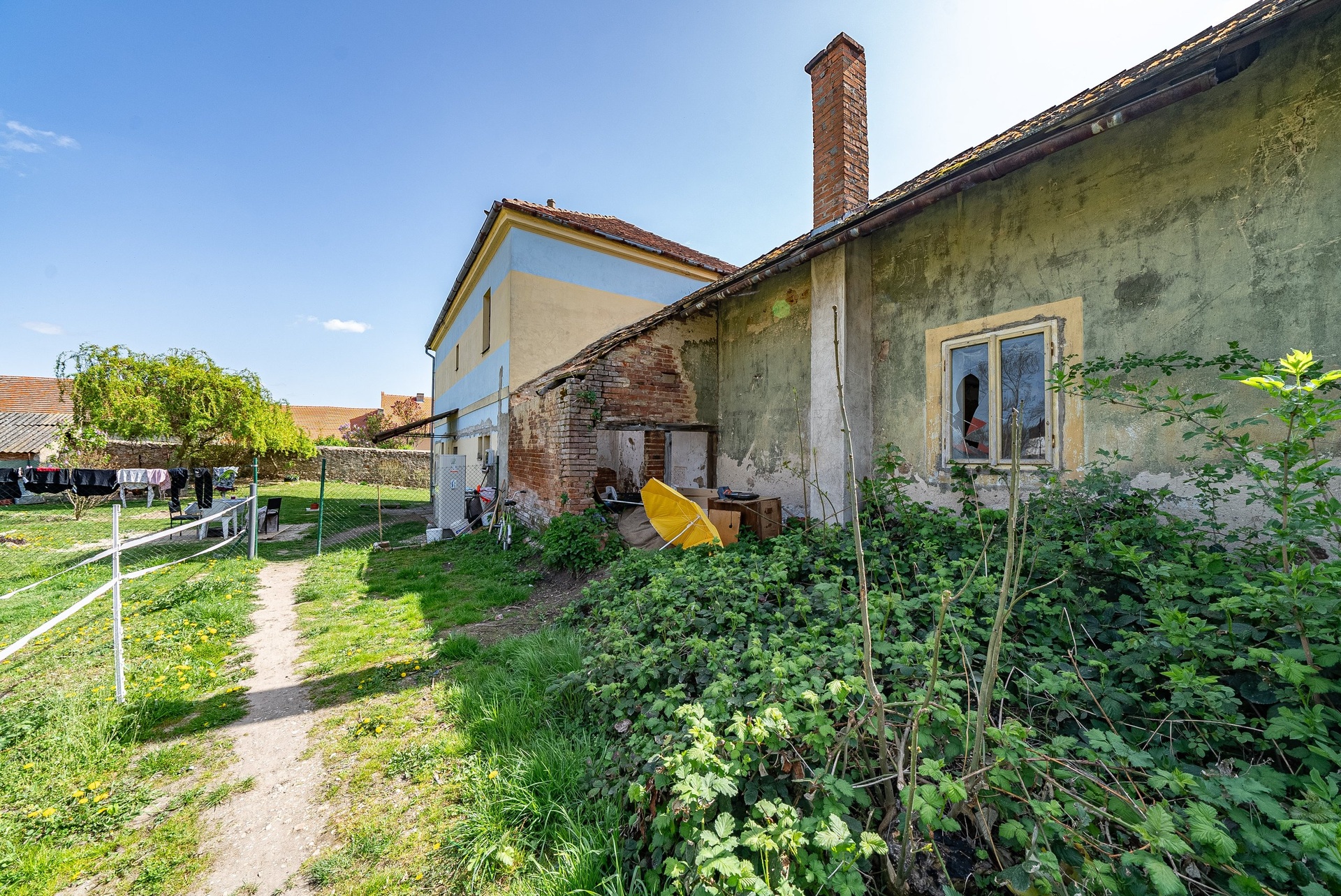 Dům s projektem pro kreativní a komerční využití v srdci Chotouně, okr. Kolín