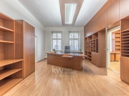 přízemí-sekretariát | Pronájem - kanceláře, 270 m²