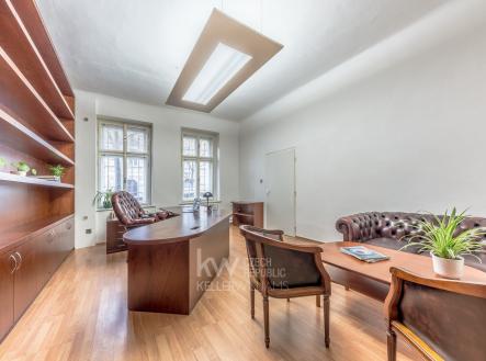 přízemí-hlavní kancelář | Pronájem - kanceláře, 270 m²