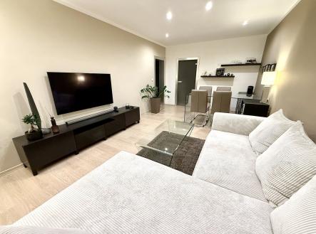 Obývací pokoj 1 (jak může vypadat vybavený) | Pronájem bytu, 2+1, 57 m²