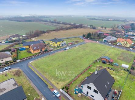 Pohled na jihozápadní stranu (1) | Prodej - pozemek pro bydlení, 1 069 m²