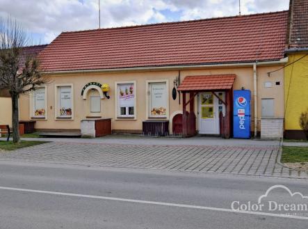 Pohled na budovu | Pronájem - obchodní prostor, 110 m²