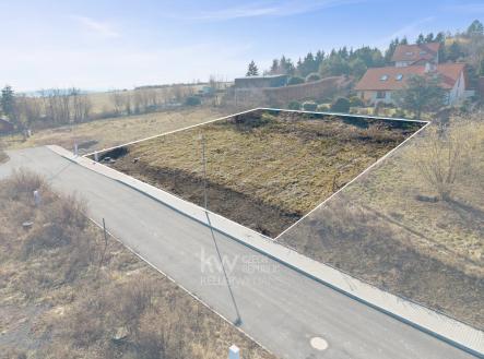 Pohled na jihozápad - vyznačená hranice pozemku | Prodej - pozemek pro bydlení, 1 066 m²