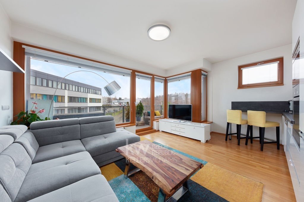 Obývací pokoj s velkoformátovými okny