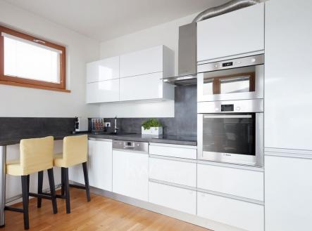 Kuchyně vybavená spotřebiči | Prodej bytu, 2+kk, 67 m²