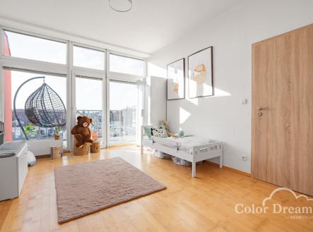 dětský pokoj pohled na okno | Prodej bytu, 3+kk, 142 m²