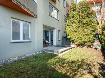 pohled od plotu | Prodej bytu, 2+kk, 114 m²
