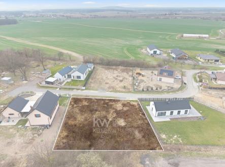 Pohled na pozemek směrem na západ - vyznačený | Prodej - pozemek pro bydlení, 1 257 m²