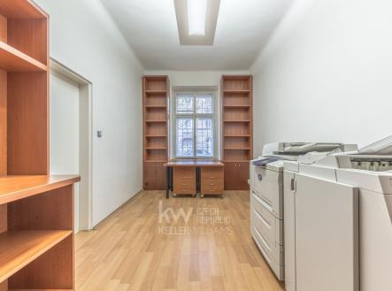 přízemí-kopírovací místnost | Pronájem - obchodní prostor, 270 m²