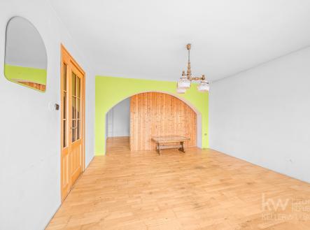 pohled na oddělenou ložnici od obývací části | Prodej - dům/vila, 570 m²