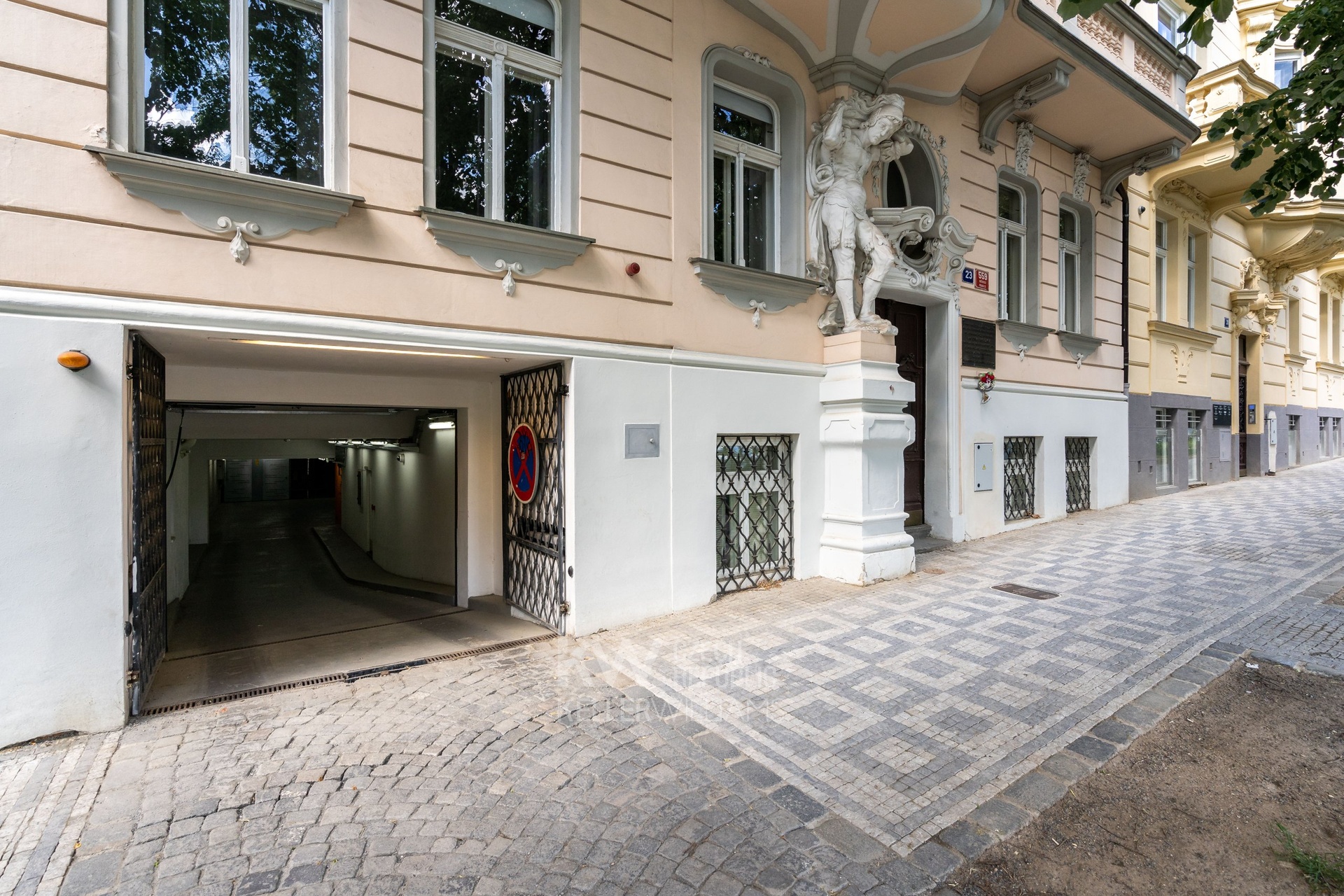 Garáž Kodaňská - Vrzáková & Boháč