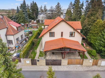 Pohled na dům zpředu 2 (1) | Prodej - dům/vila, 121 m²
