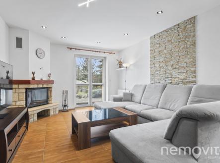 Hlavní dům | Obývací pokoj | Pronájem - dům/vila, 281 m²
