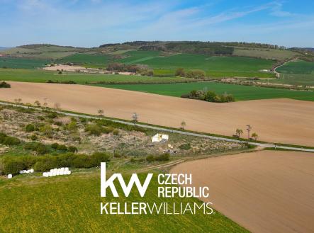 dji_fly_20260428_101900_0850_1777365223762_photo | Prodej - pozemek, zahrada, 1 652 m²