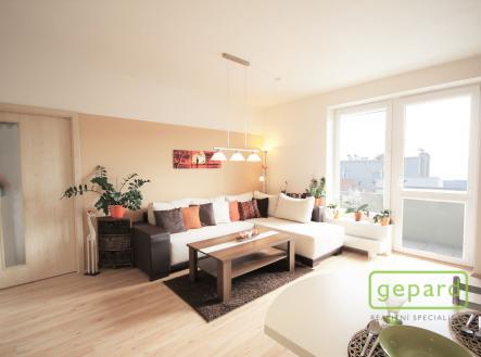 Obývací pokoj se vstupem na balkon | Pronájem bytu, 2+kk, 53 m²