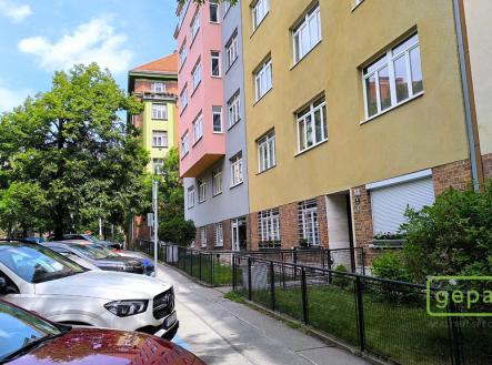 Okolí domu | Pronájem bytu, 2+1, 65 m²