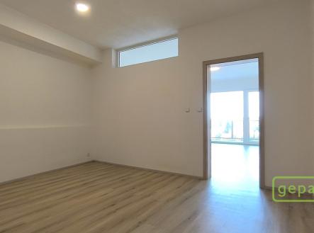 Místo pro pracovní kout nebo úložné prostory | Pronájem bytu, 1+kk, 13 m²
