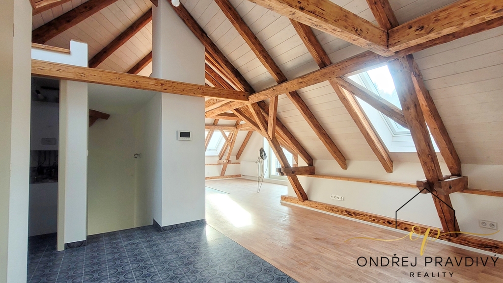 Podkrovní byt 3+kk s balkónem